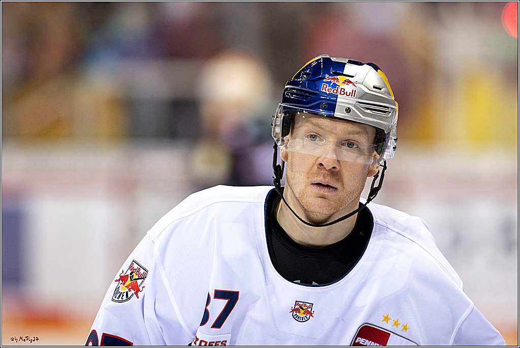 PENNY DEL Viertelfinale 4. Spiel; Duesseldorfer EG - Red Bull Muenchen; Duesseldorf, 16.04.2022